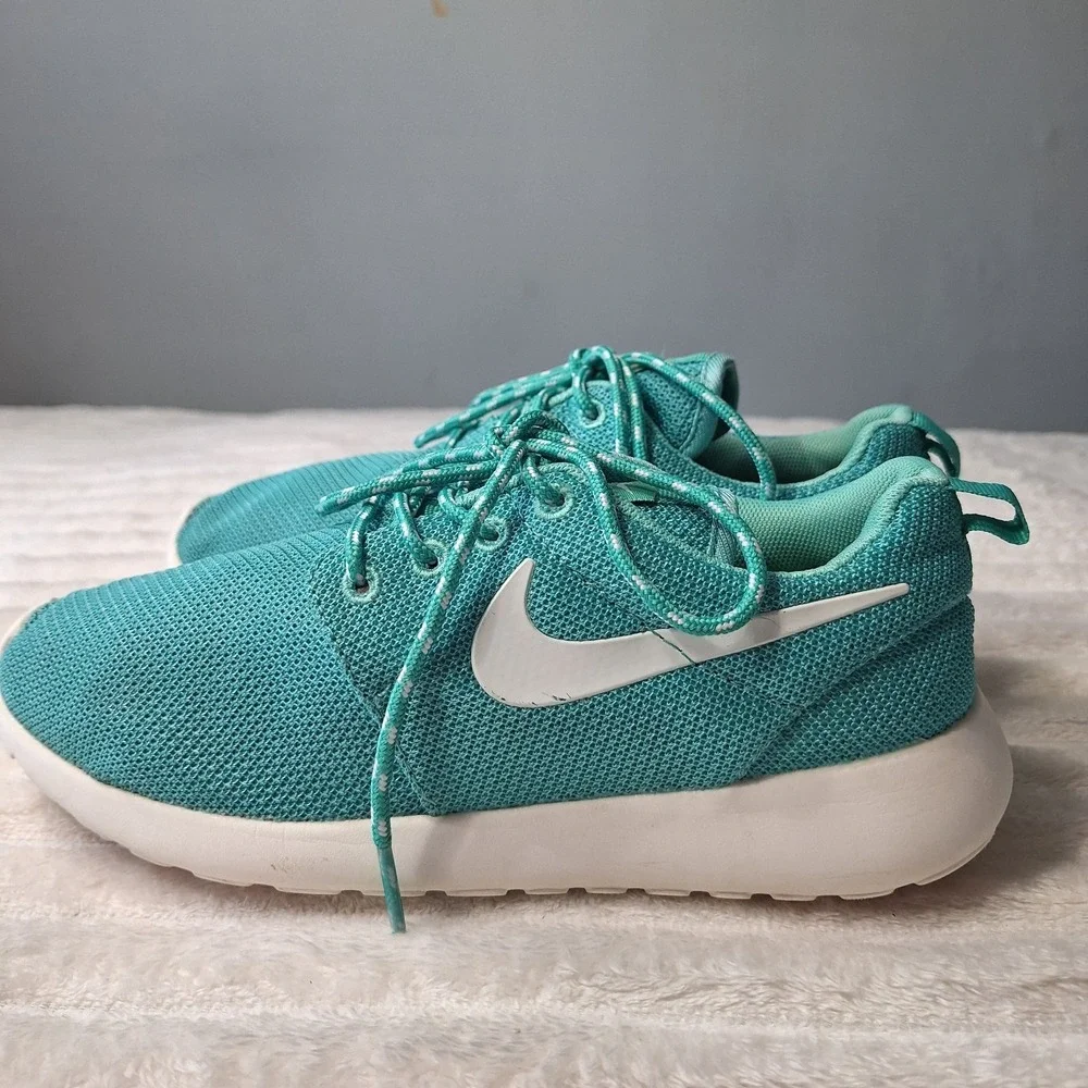 Nike Roshe Run Womens 8 Tropical Twist Jade  Running Shoes Sneakers 511882-340